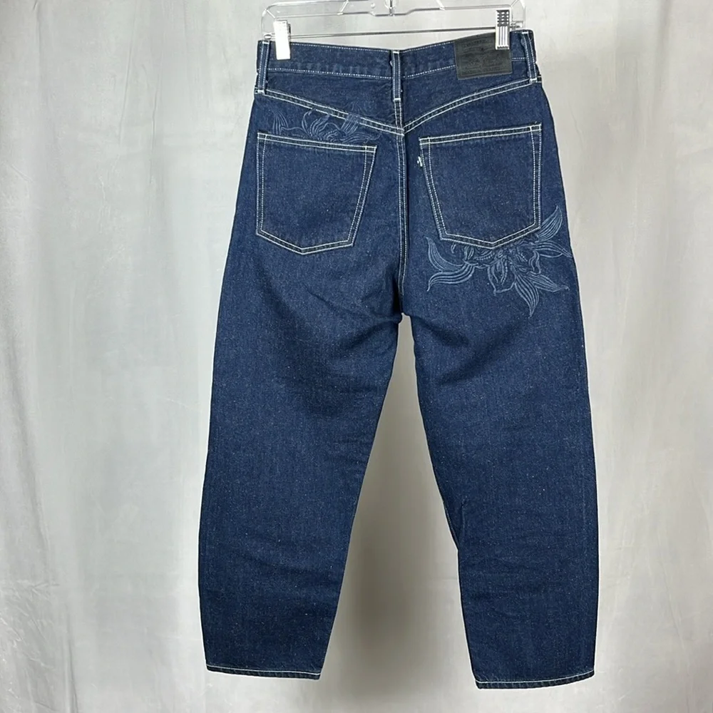 Levi’s Barrel Crop High Rise‎ Jeans with Embroidered Back Pockets.
